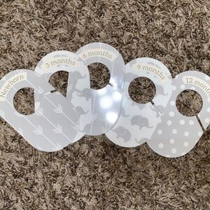 Baby month clothing organizer